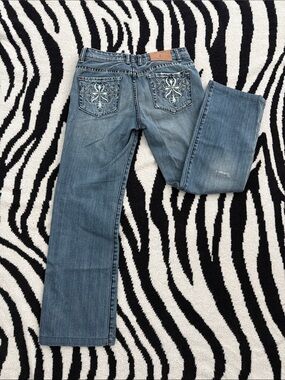 Women's Light Blue Embroidered Back Pocket Ankle Jeans